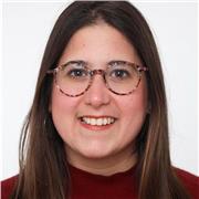 Profesora de Biología y Geología imparte clases de refuerzo de ciencias e inglés